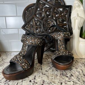 🔥 Frye Studded Leather Heels size 9